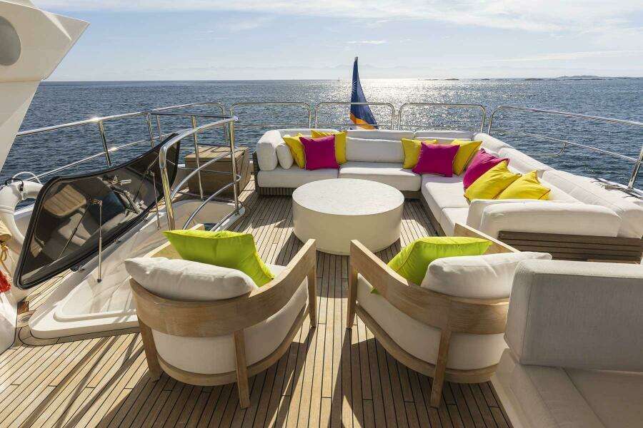 2017 Sunseeker 95 Yacht