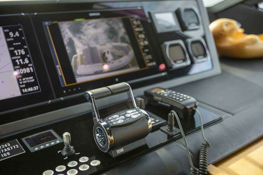 2017 Sunseeker 95 Yacht