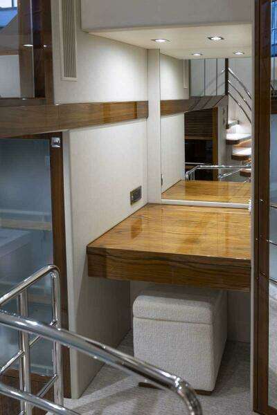 2017 Sunseeker 95 Yacht