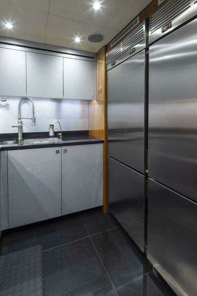 2017 Sunseeker 95 Yacht