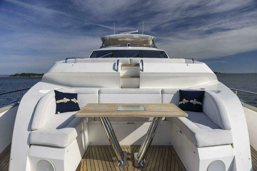2017 Sunseeker 95 Yacht
