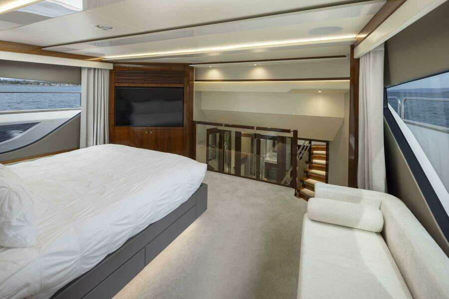 2017 Sunseeker 95 Yacht