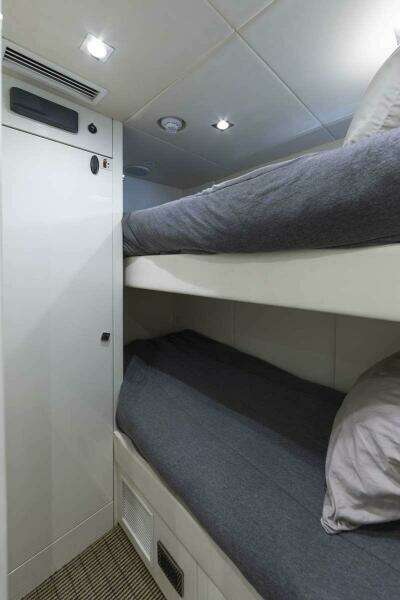 2017 Sunseeker 95 Yacht