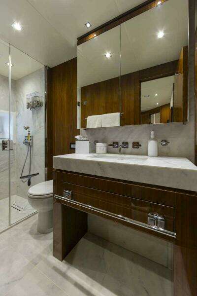 2017 Sunseeker 95 Yacht