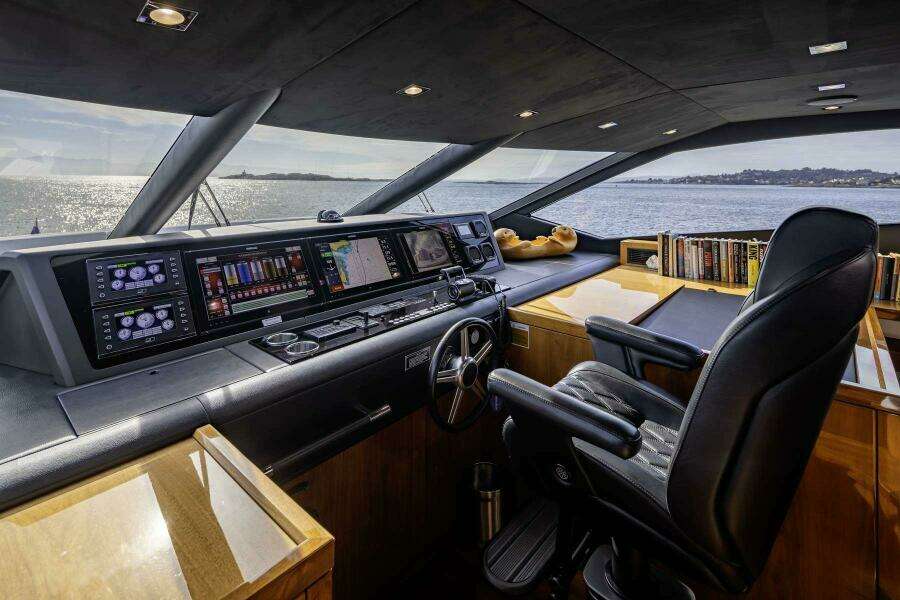 2017 Sunseeker 95 Yacht