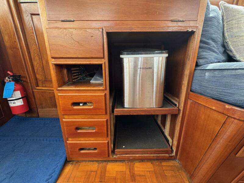 1989 Grand Banks 42 Motor Yacht