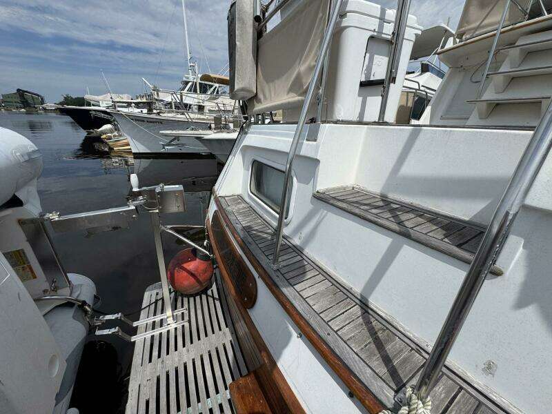 1989 Grand Banks 42 Motor Yacht