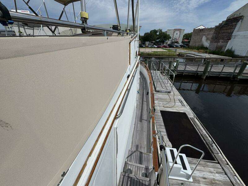 1989 Grand Banks 42 Motor Yacht