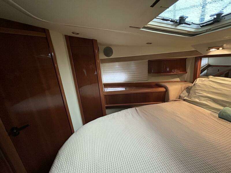 47' Sealine guest stateroom port