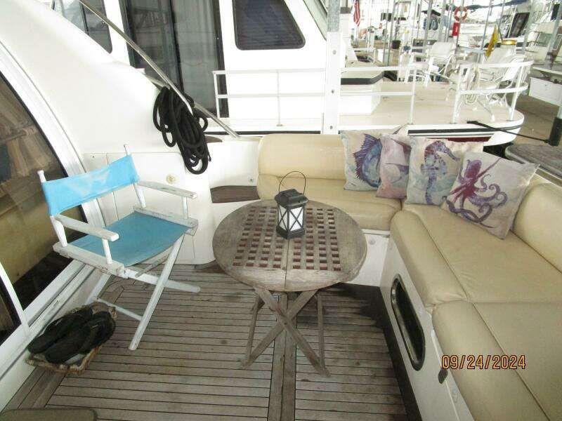 47' Sealine aftdeck starboard