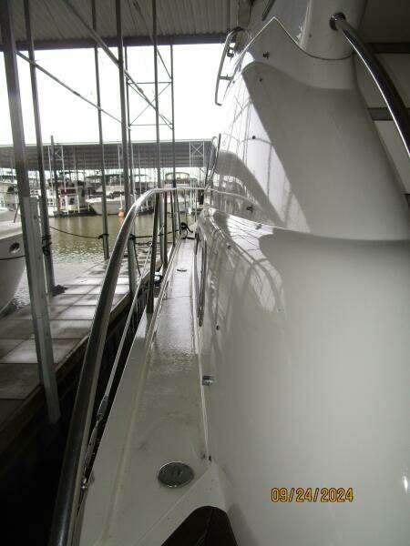 47' Sealine port side deck2