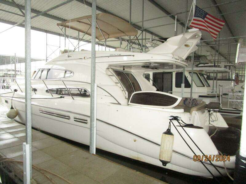47' Sealine port aft profile