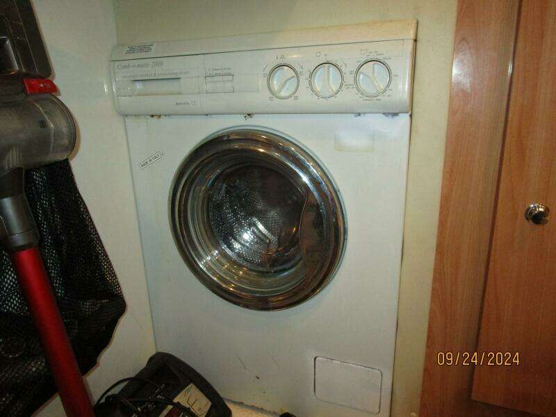 47' Sealine washer-dryer