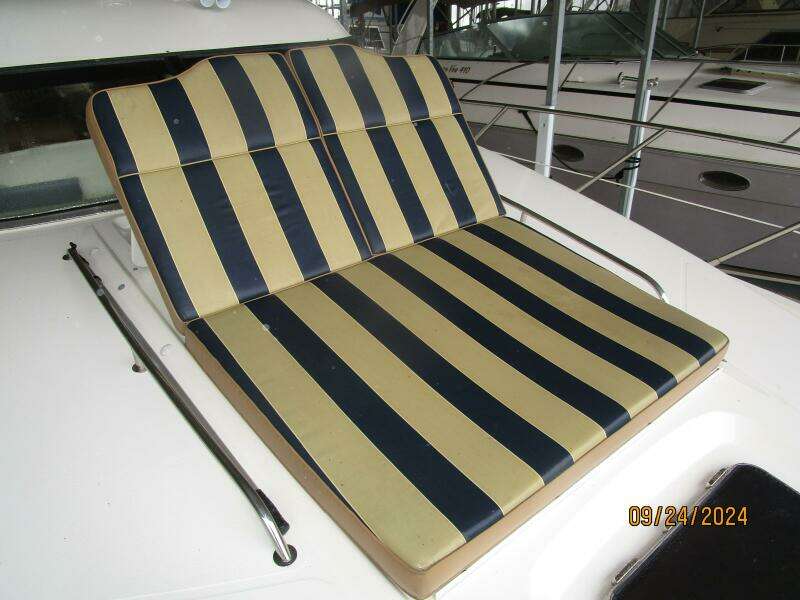 47' Sealine foredeck sunpad