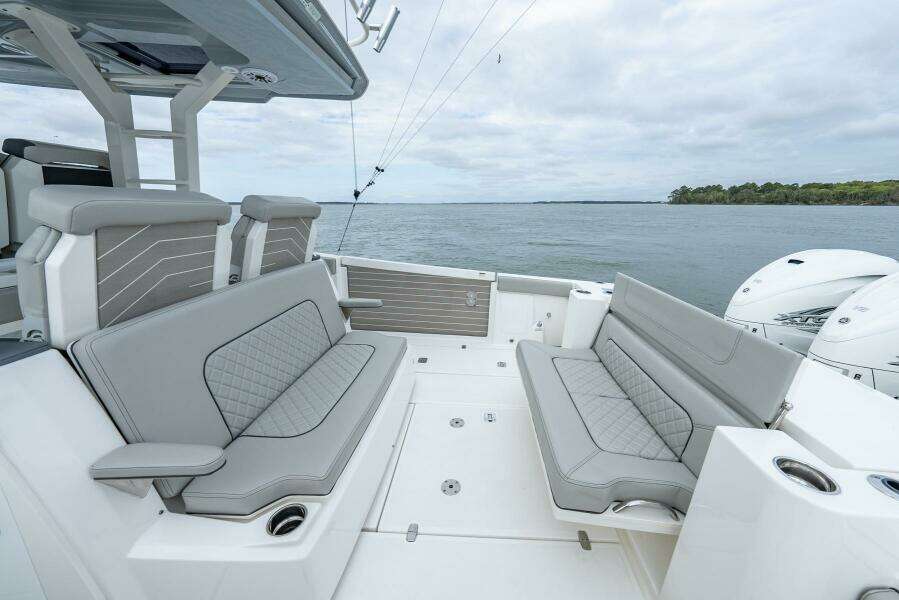 2023 Pursuit S 428 Sport