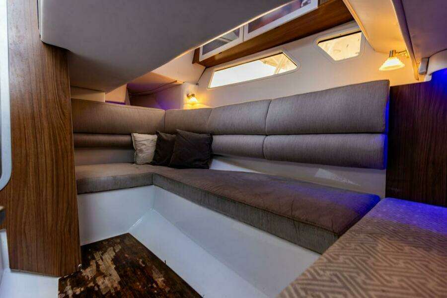 Four Winns 35 - Cabin