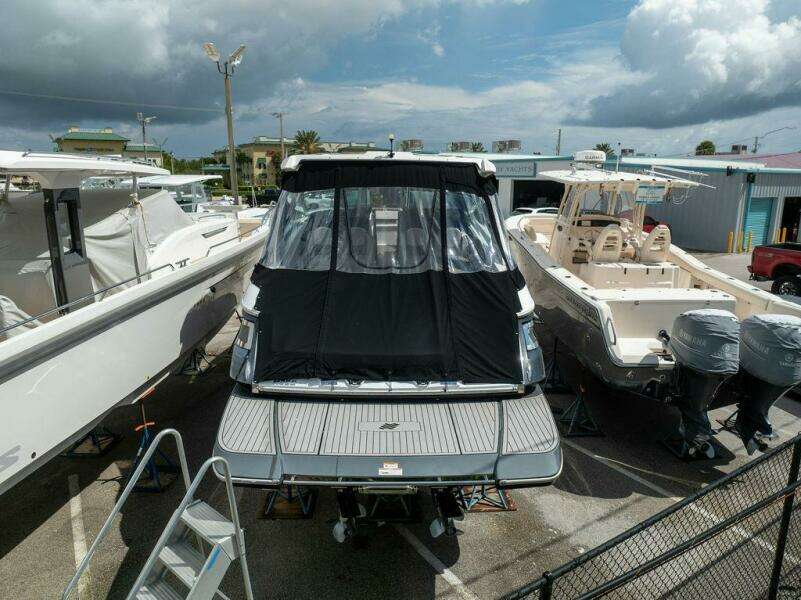 Four Winns 35 - Exterior