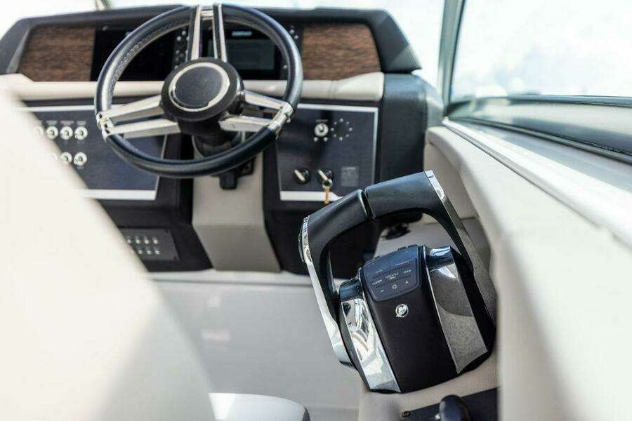 Four Winns 35 - Helm