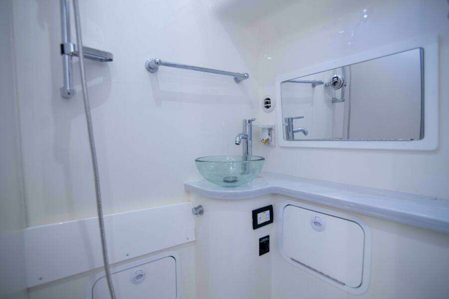 Regulator 41 2021 - Interior Head