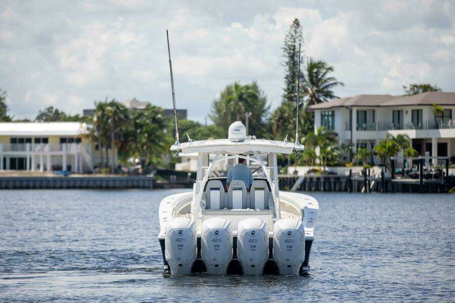 Regulator 41 2021 - Exterior Profile