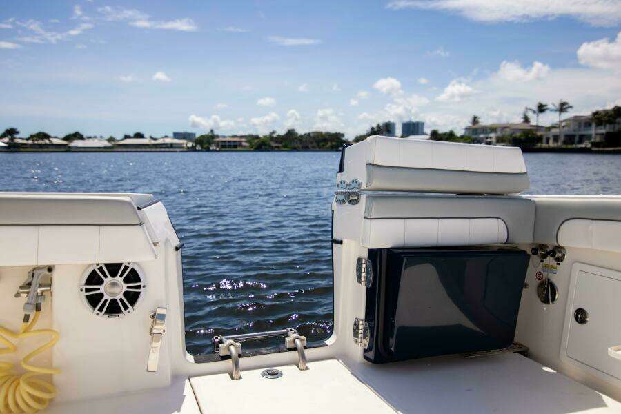 Regulator 41 2021 - Exterior Cockpit