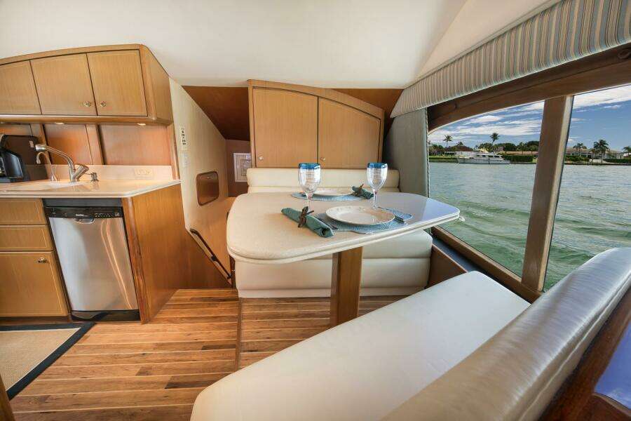 Ocean 57 Positive Attitude - Interior Dinette