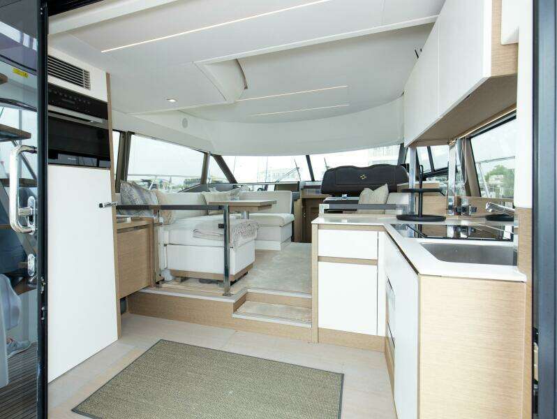 2023 Prestige 460 Flybridge "Pass-N-Bye"