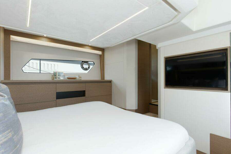 2023 Prestige 460 Flybridge "Pass-N-Bye"