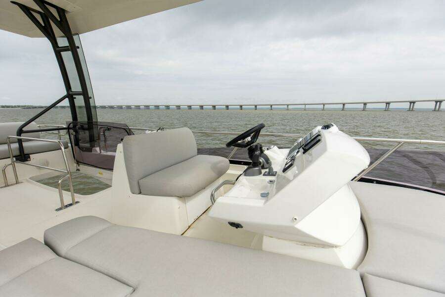2023 Prestige 460 Flybridge "Pass-N-Bye"