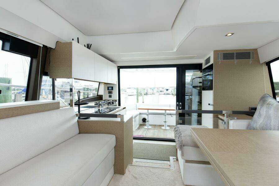 2023 Prestige 460 Flybridge "Pass-N-Bye"