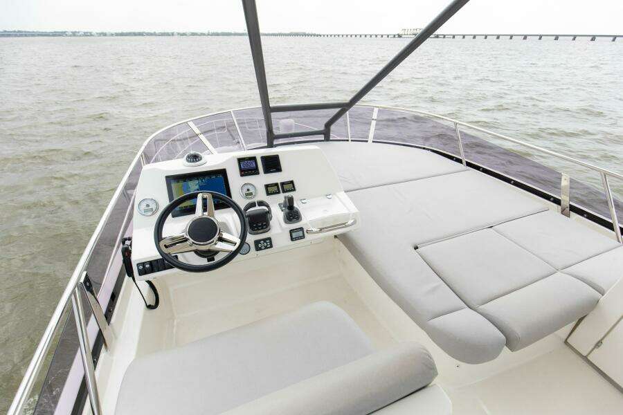 2023 Prestige 460 Flybridge "Pass-N-Bye"