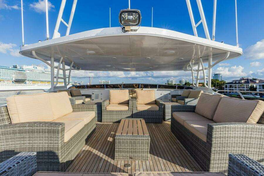 2009 Crystal Yachts Enclosed Pilothouse