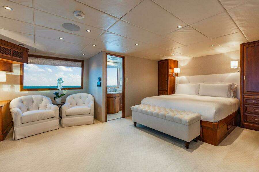 2009 Crystal Yachts Enclosed Pilothouse