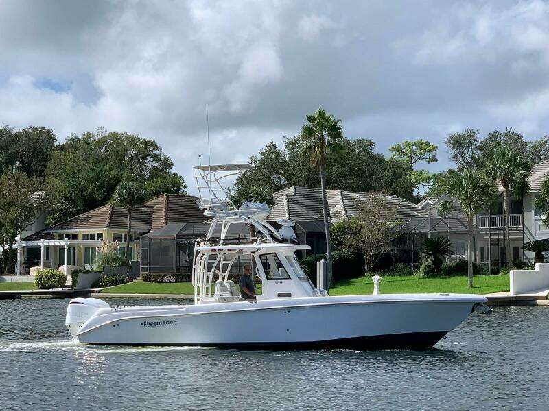Everglades 32 Dauntless 325CC- Profile
