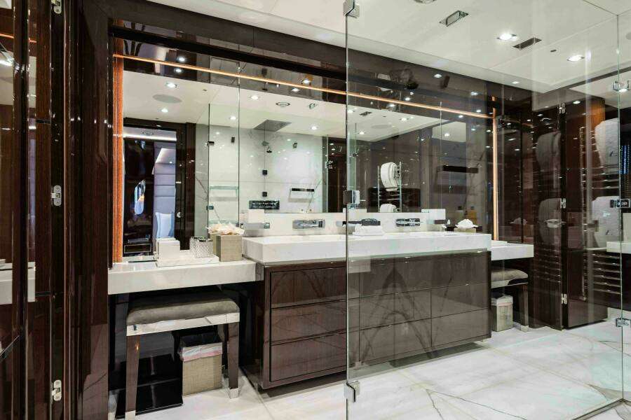 2016 Sunseeker Sunseeker 131 Yacht