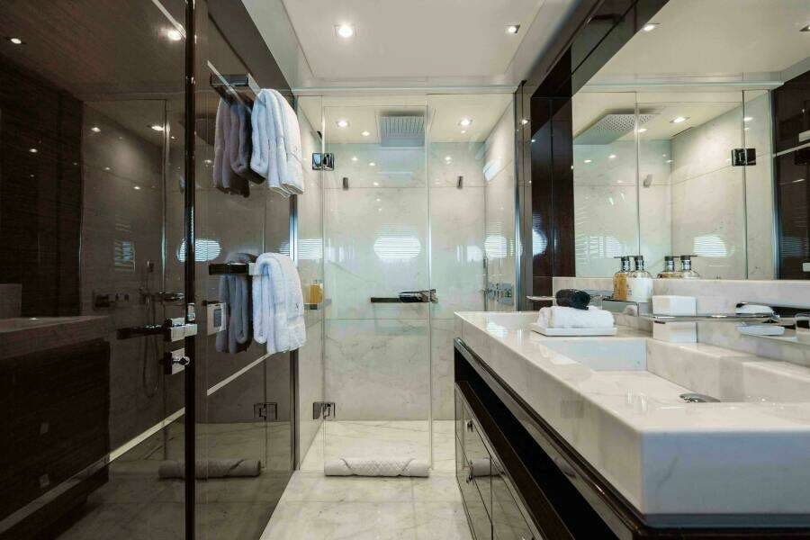 2016 Sunseeker Sunseeker 131 Yacht