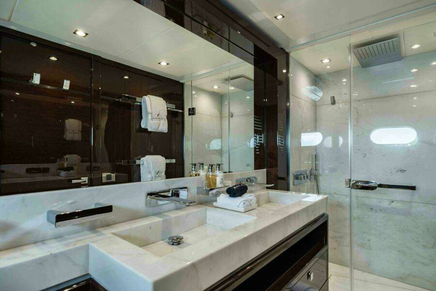 2016 Sunseeker Sunseeker 131 Yacht