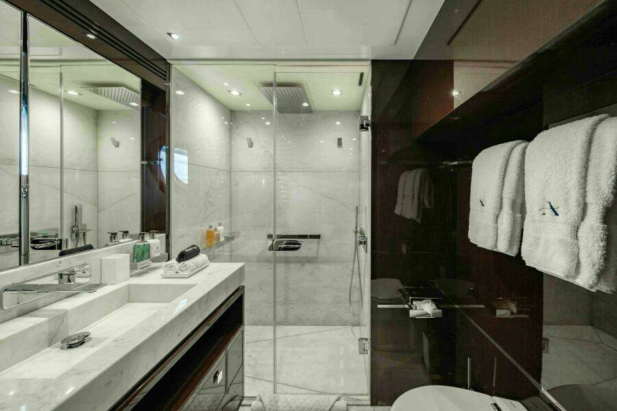 2016 Sunseeker Sunseeker 131 Yacht