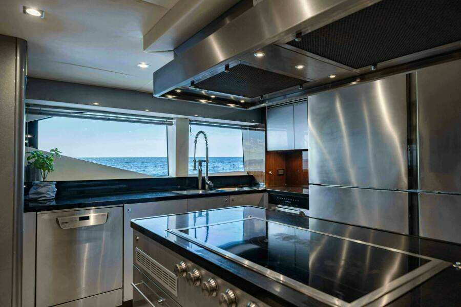 2016 Sunseeker Sunseeker 131 Yacht