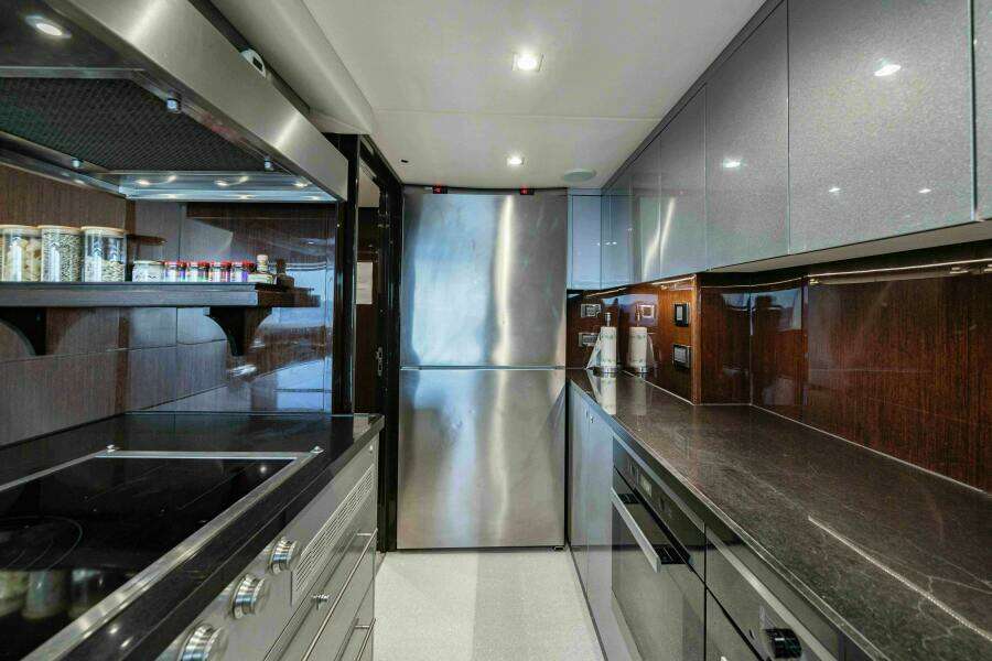 2016 Sunseeker Sunseeker 131 Yacht