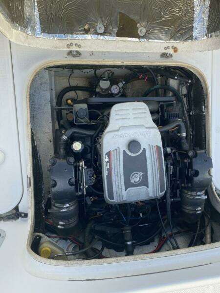 1999 Bayliner 2052 Trophy