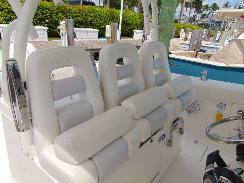 2013 Boston Whaler 370 Outrage