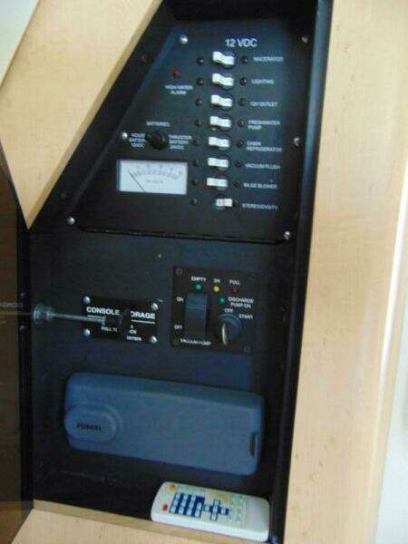 2013 Boston Whaler 370 Outrage