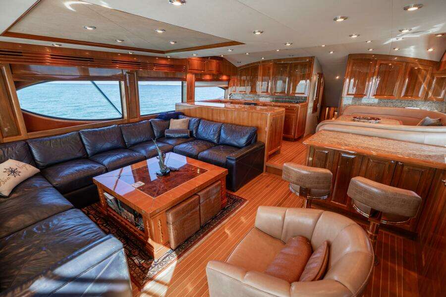 2005 Hatteras 68 Convertible- Salon 2