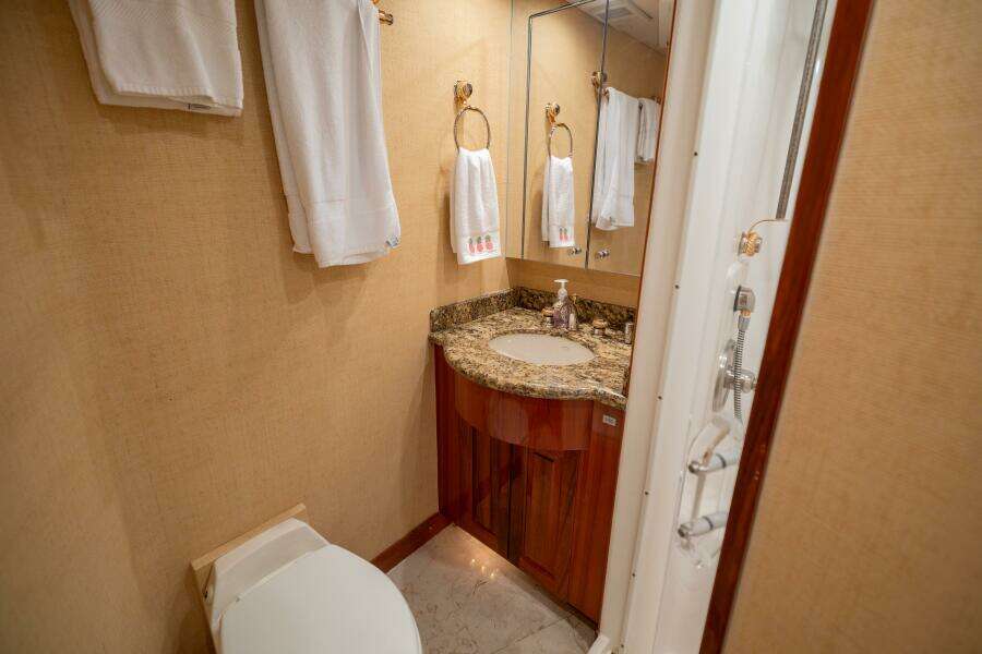 2005 Hatteras 68 Convertible- Guest Head 1