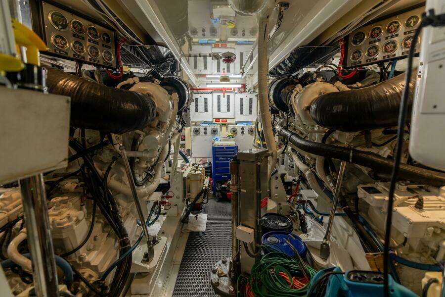 2005 Hatteras 68 Convertible- Engine Room