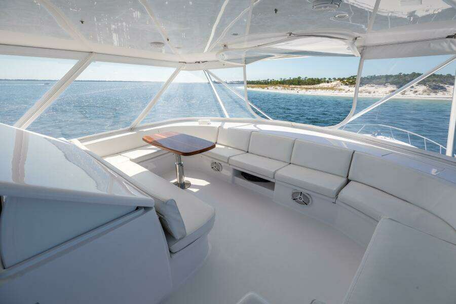 2005 Hatteras 68 Convertible- Flybridge 