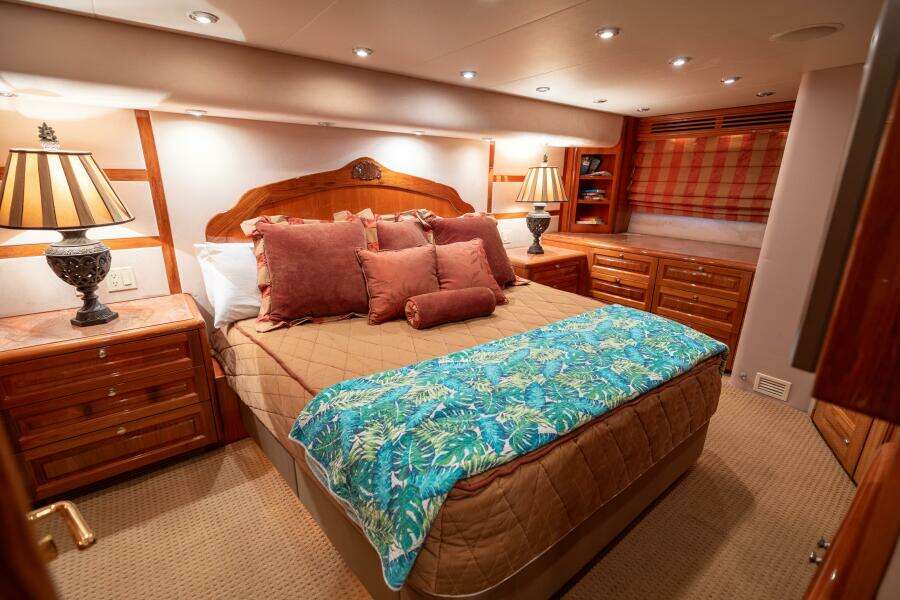 2005 Hatteras 68 Convertible- Master Stateroom 2