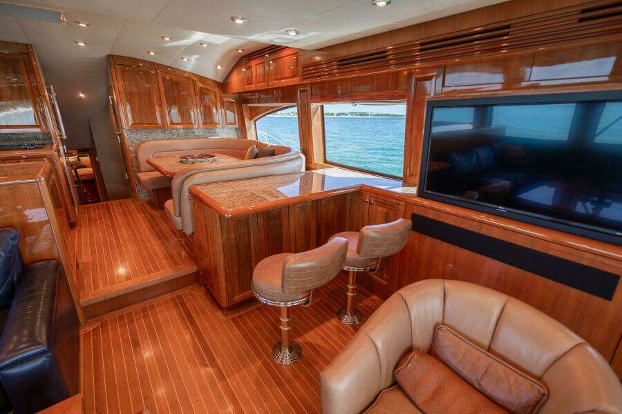 2005 Hatteras 68 Convertible