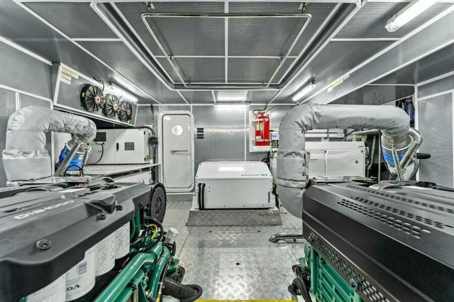 2024 Aquitalia Yachts Flybridge